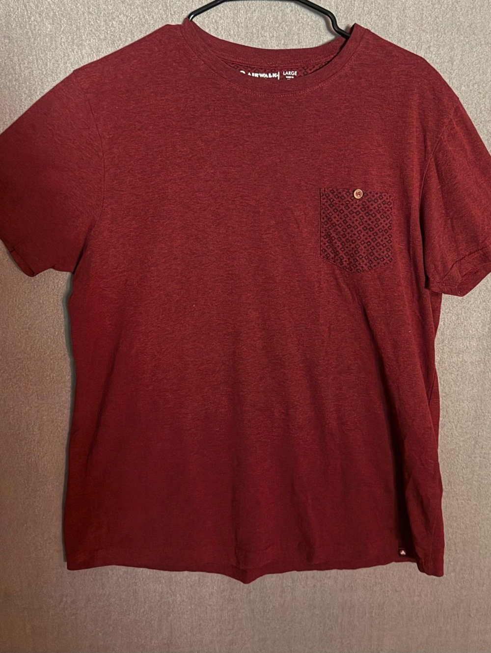 Airwalk Large Burgundy Red Short Sleeve T-Shirt with Patterned Pocket